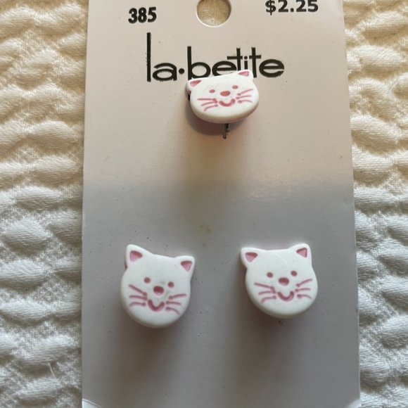 assorted buttons, NWT - Picture 4 of 6